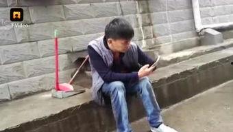 大男生尿裤子视频,大男生不慎尿裤子，视频记录全过程